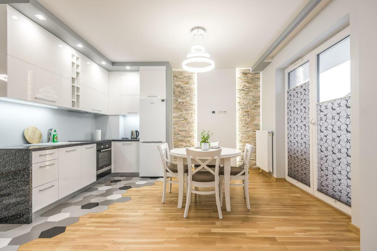 Apartament 48M W Centrum Grojca Grojec  エクステリア 写真